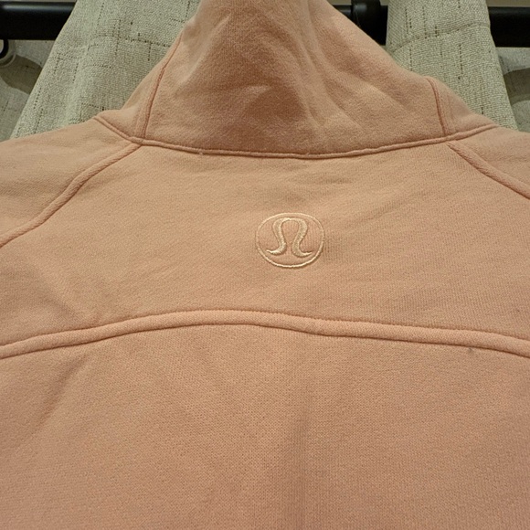 Women's Peachy colored Lululemon scuba quarter zip - Picture 6 of 6